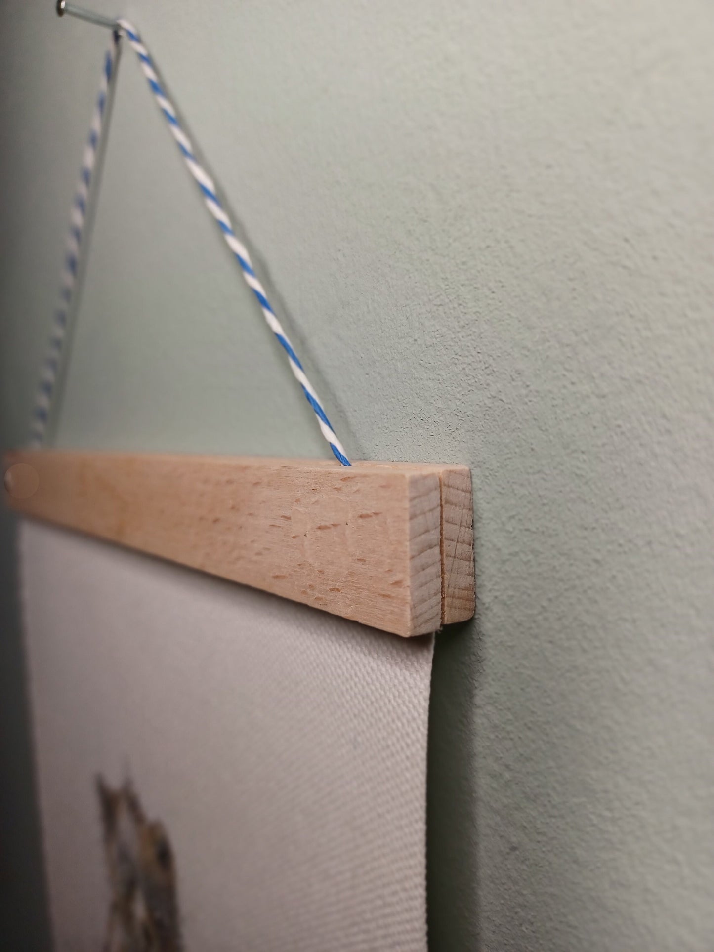 Poster Mädchen mit Feder A4 | Bild A4 Mädchen mit Feder | Mädchen mit Schmetterling auf Leinwand
