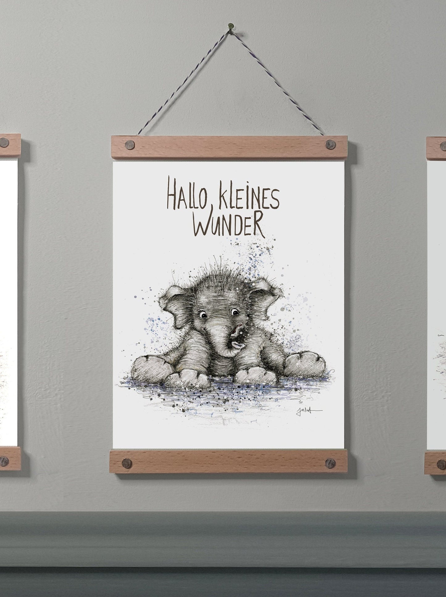 Babyposter Kleiner Elefant A4 | Bild Babyzimmer - Hallo kleines Wunder | Tiermotiv auf Leinwand