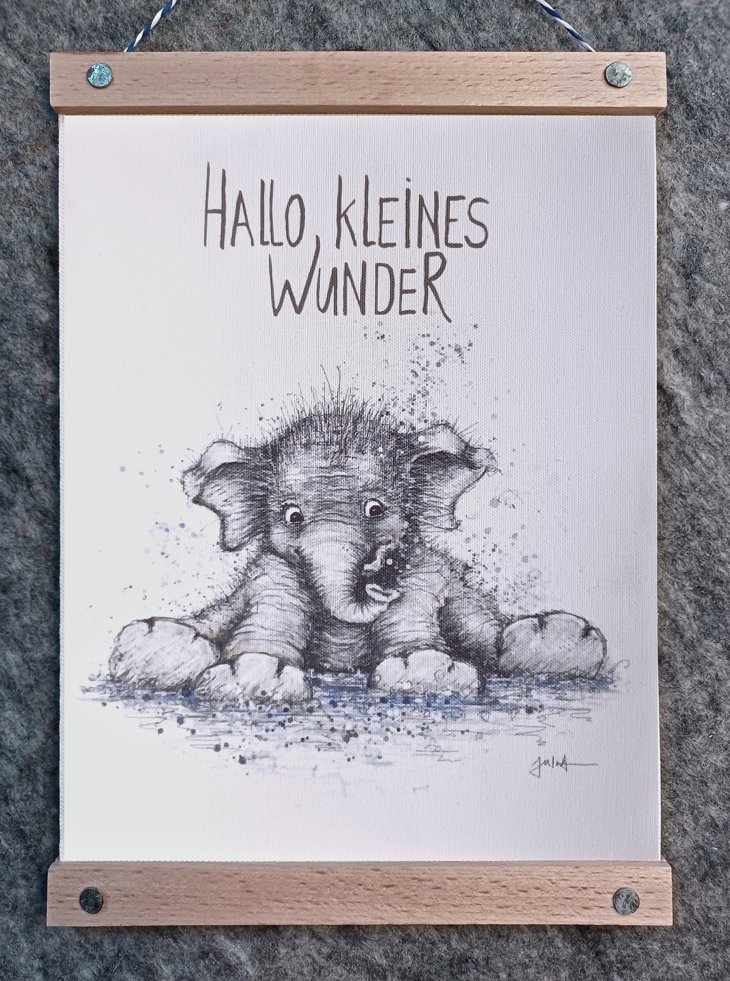 Babyposter Kleiner Elefant A4 | Bild Babyzimmer - Hallo kleines Wunder | Tiermotiv auf Leinwand