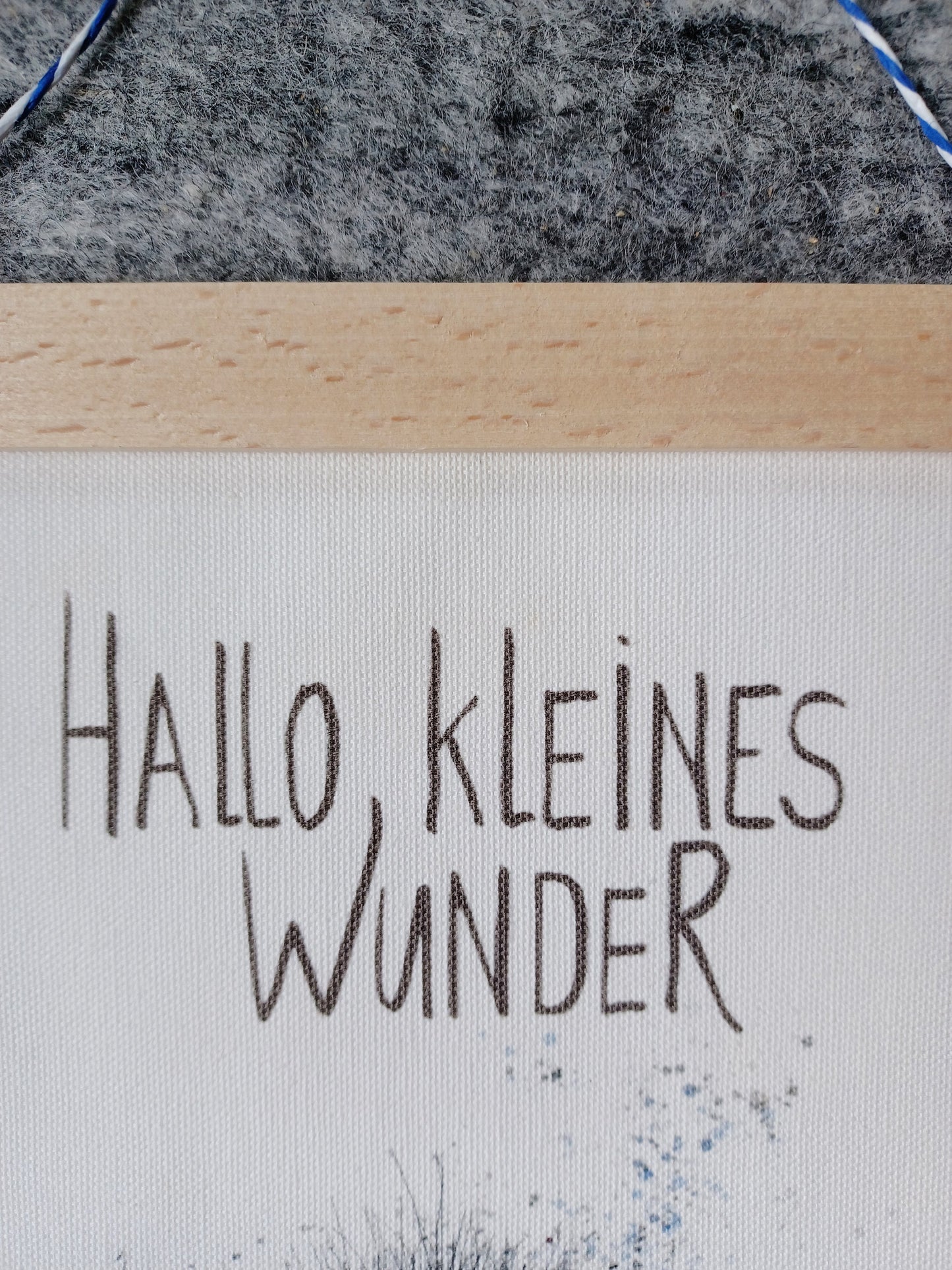 Babyposter Kleiner Elefant A4 | Bild Babyzimmer - Hallo kleines Wunder | Tiermotiv auf Leinwand