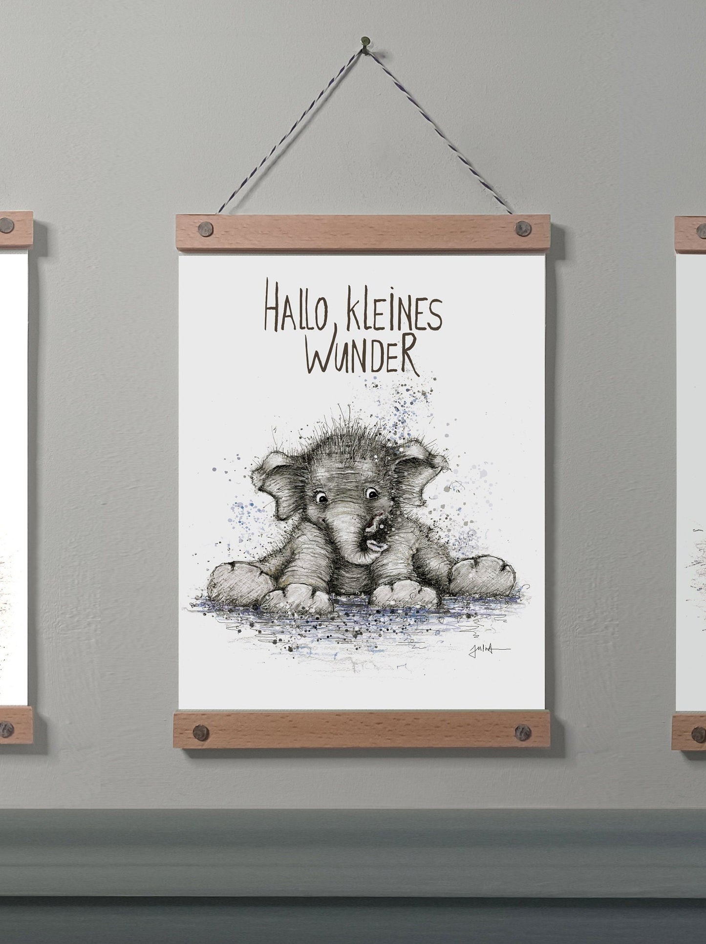 Babyposter Kleiner Elefant A4 | Bild Babyzimmer - Hallo kleines Wunder | Tiermotiv auf Leinwand